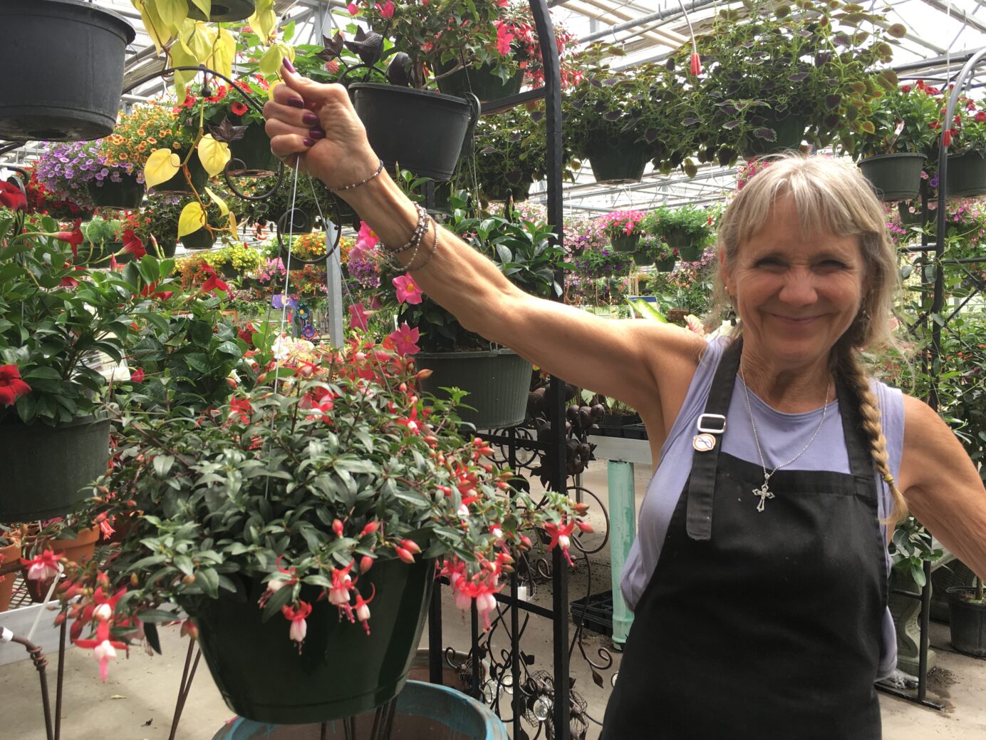 South Knoxville gardening guru Lisa Stanley dies at 63 - Knox TN Today