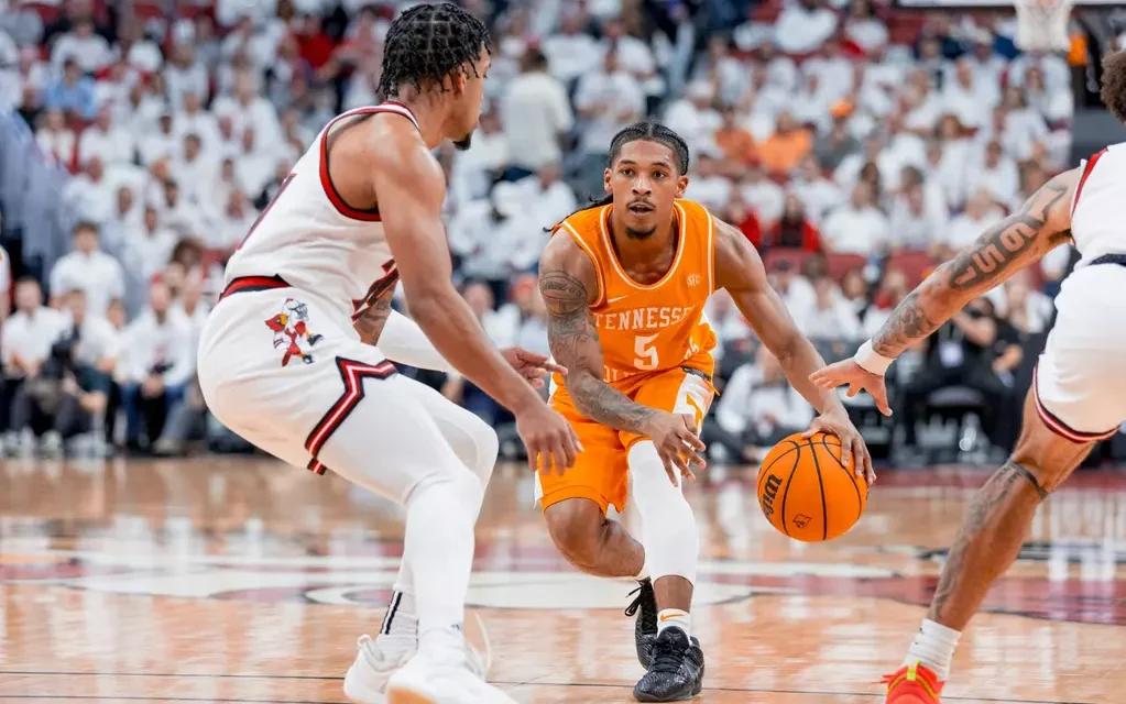 Tennessee basketball rips Louisville in absolute rout