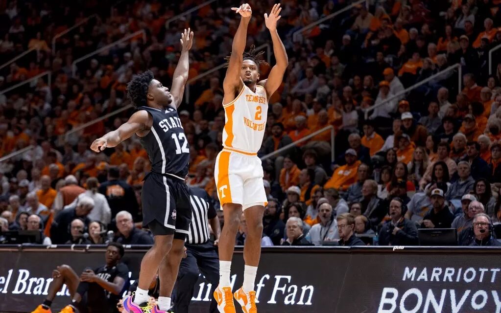 Tennessee clamps on D, smothers Mississippi State